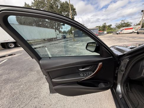 Used 2018 BMW 320i 320i Sedan image 14