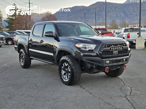 Used 2018 Toyota Tacoma TRD Off-Road w/ Technology Package image 1