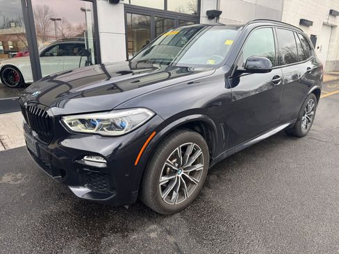 Used 2019 BMW X5 xDrive40i w/ M Sport Package image 3