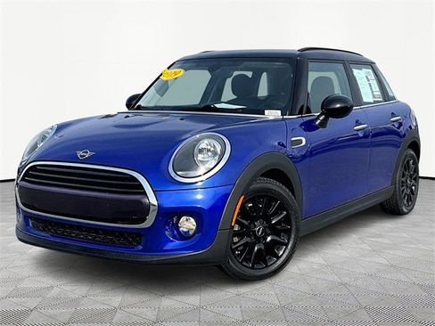 Used 2019 MINI Cooper 4-Door Hardtop w/ Signature Upholstery Package image 3