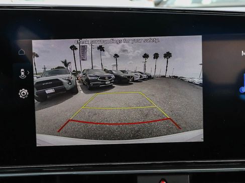 Used 2025 Hyundai Elantra Limited FWD image 33
