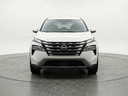 Used 2025 Nissan Rogue SV AWD/4WD image 2
