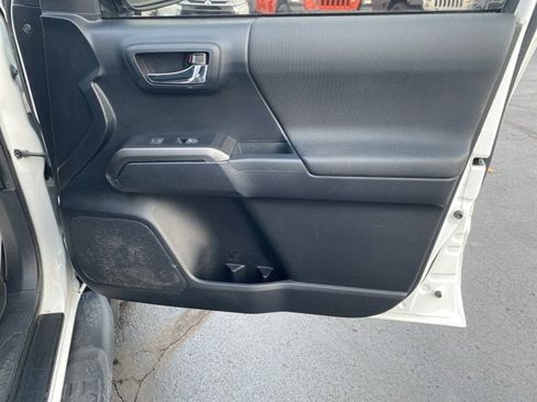 Used 2019 Toyota Tacoma TRD Sport image 42