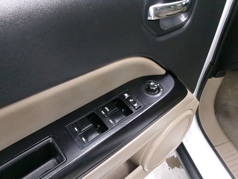 Used 2012 Jeep Patriot Latitude w/ Sun/Sound Group AWD/4WD image 22