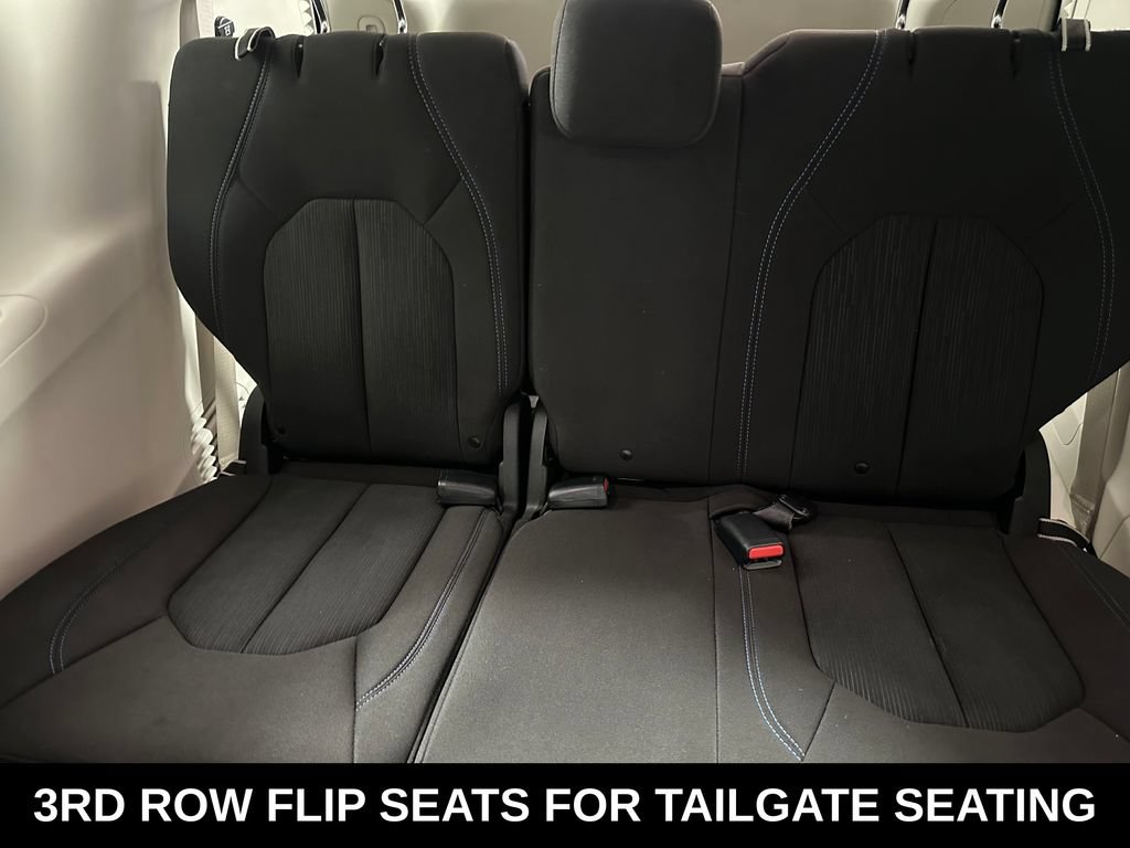 Used 2021 Chrysler Pacifica Touring w/ Cold Weather Group FWD image 25