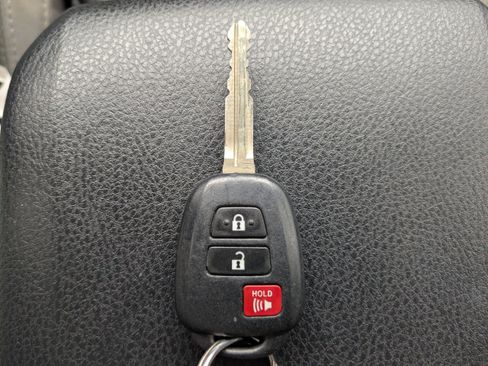 Used 2022 Toyota Tacoma TRD Sport image 27