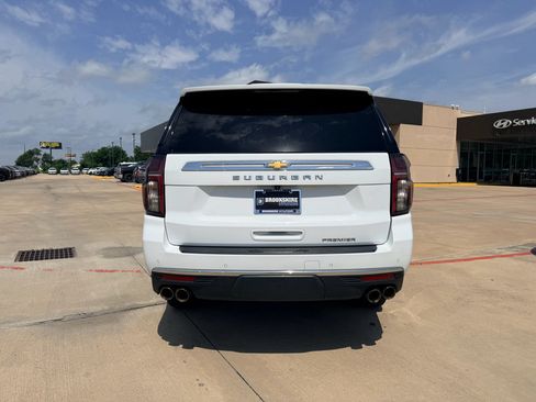 Used 2022 Chevrolet Suburban Premier RWD image 8