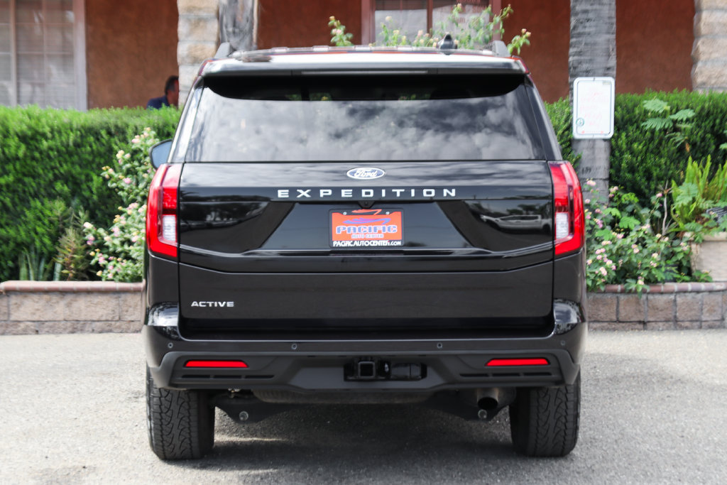 Used 2025 Ford Expedition Active AWD/4WD image 7