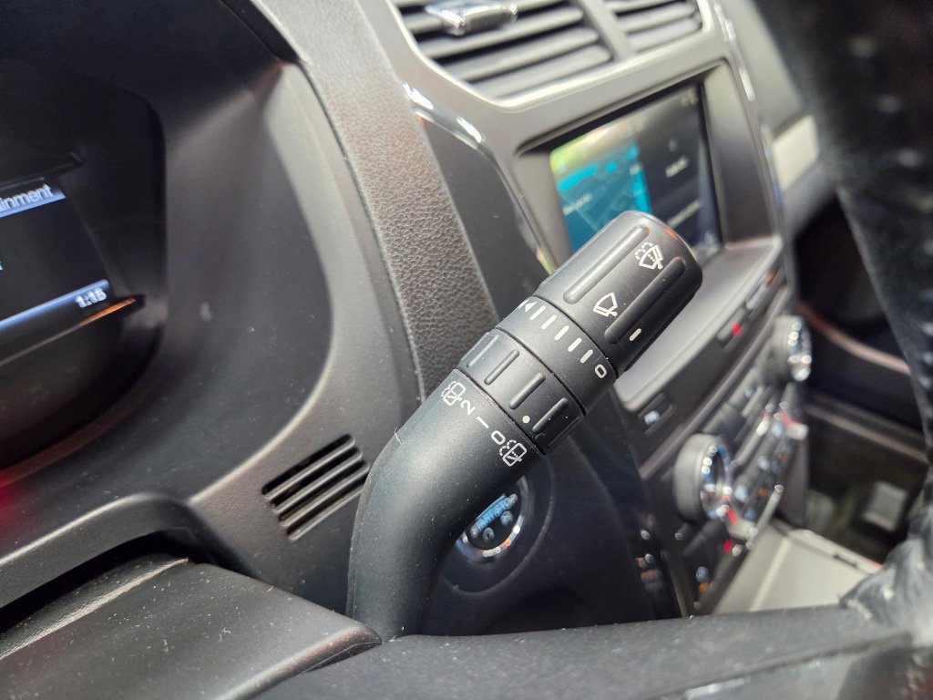 Used 2018 Ford Explorer XLT w/ XLT Technology Feature Bundle AWD/4WD image 34