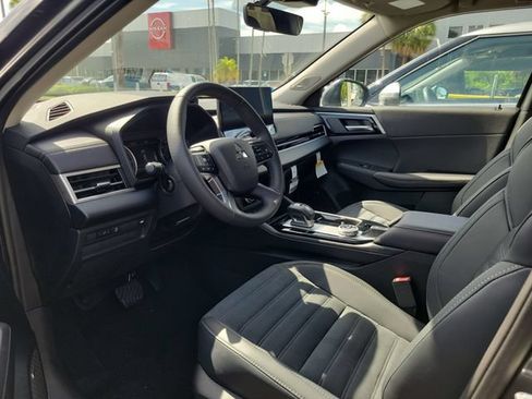 Used 2026 Mitsubishi Outlander SE FWD image 28
