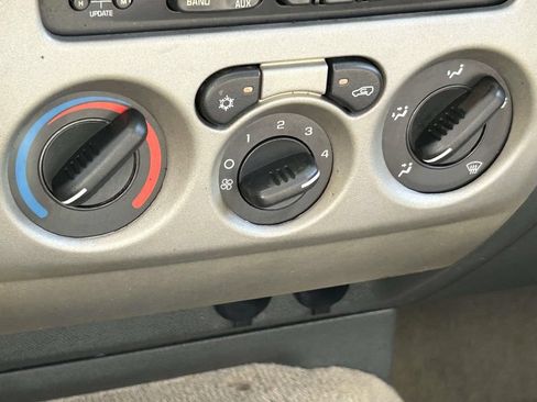 Used 2005 Chevrolet Colorado LS RWD image 23