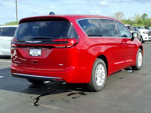 New 2026 Chrysler Pacifica Select image 18
