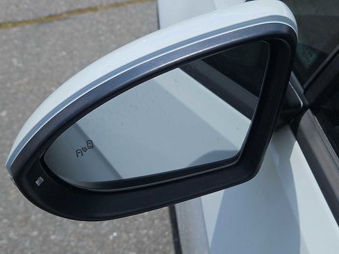 Used 2018 Volkswagen Golf SE FWD image 22