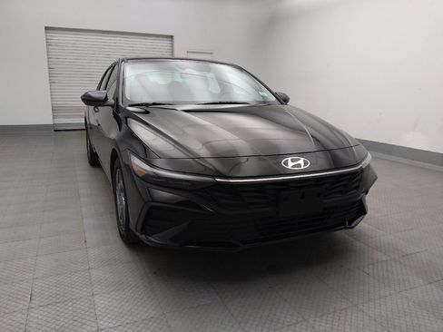 Used 2025 Hyundai Elantra Hybrid FWD image 14