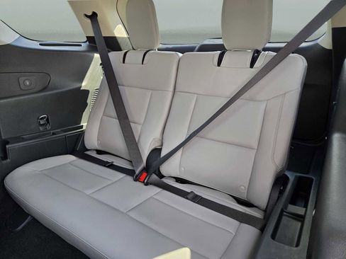 Used 2025 Ford Explorer Active w/ Active Comfort Package RWD image 13