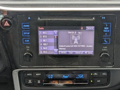 Used 2018 Toyota Corolla LE FWD image 14