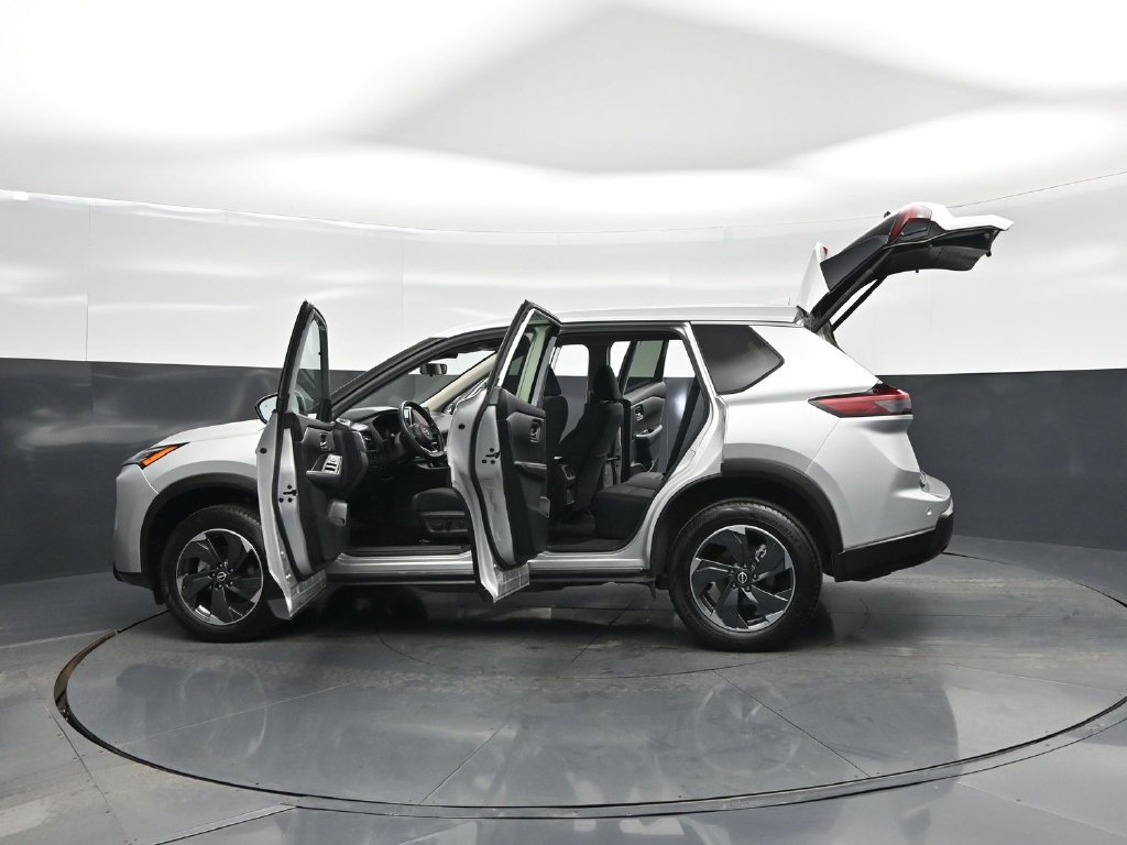 Used 2024 Nissan Rogue SV AWD/4WD image 34