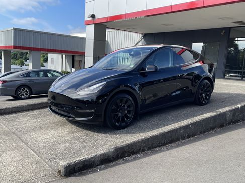 Used 2022 Tesla Model Y Long Range AWD/4WD image 4