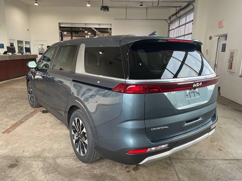 Used 2023 Kia Carnival EX FWD image 8