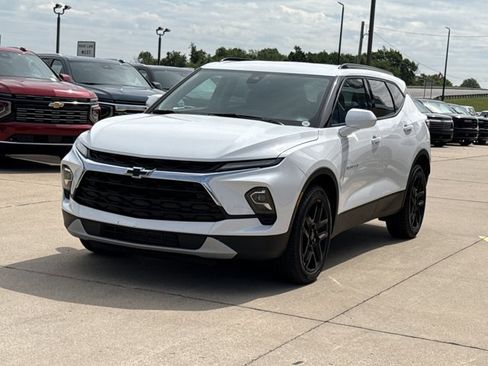 Used 2024 Chevrolet Blazer LT w/ Convenience Package FWD image 11