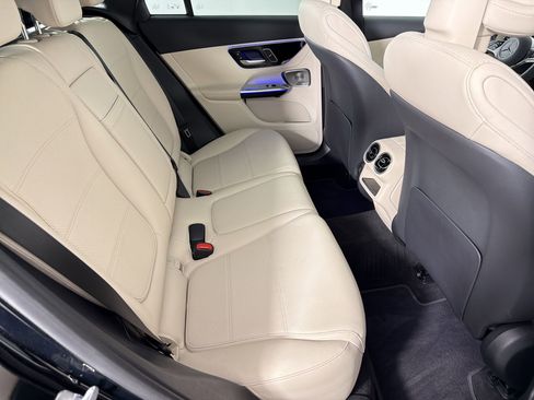 Used 2025 Mercedes-Benz GLC 300 image 29