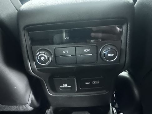 Used 2023 GMC Acadia SLT FWD image 39