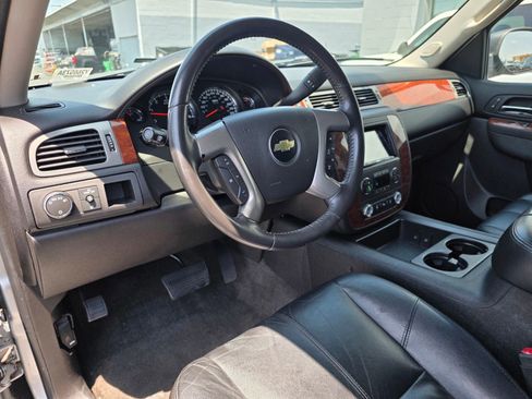 Used 2012 Chevrolet Suburban LT RWD image 18