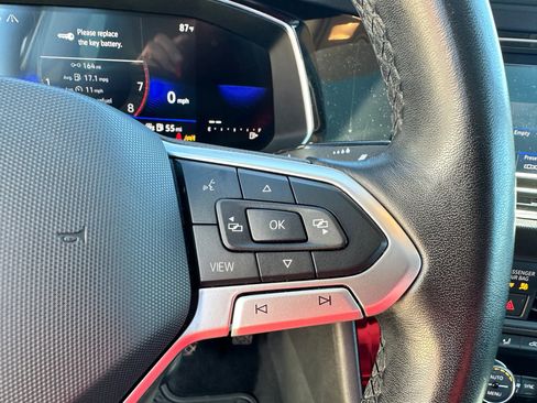 Used 2023 Volkswagen Jetta SE w/ Panoramic Sunroof Package image 23