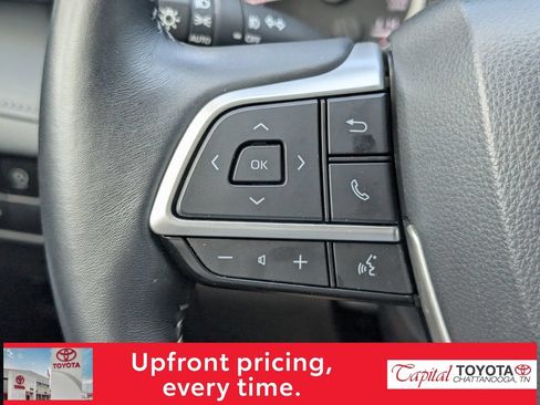 Used 2025 Toyota Highlander XLE AWD/4WD image 19