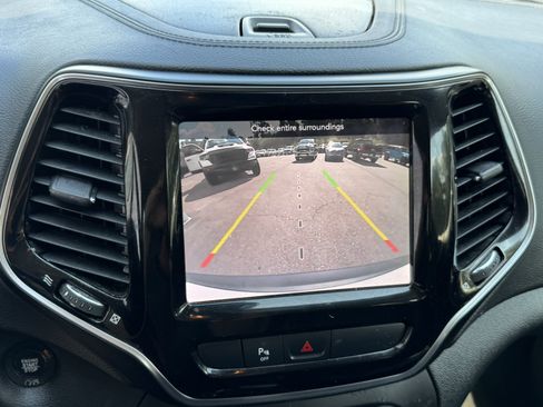 Used 2019 Jeep Cherokee Limited AWD/4WD image 29