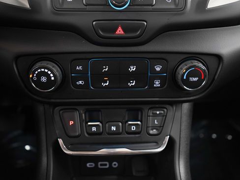 Used 2018 GMC Terrain SLE image 22