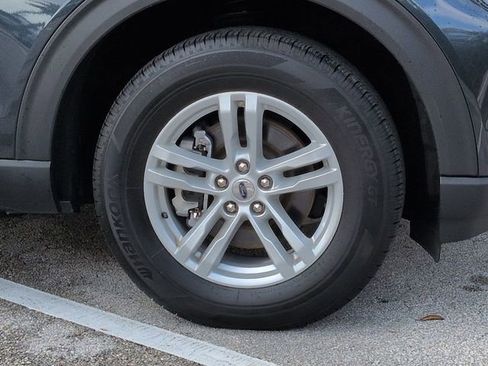 Certified 2024 Ford Explorer XLT image 11