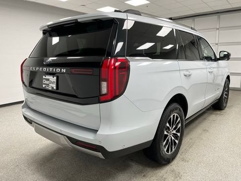 Used 2025 Ford Expedition Platinum AWD/4WD image 10