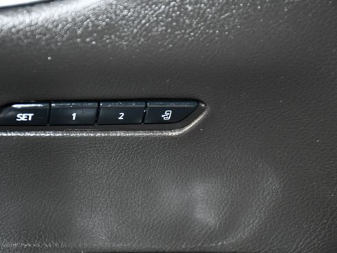 Used 2025 Cadillac XT6 Luxury image 35