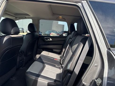 Used 2020 Nissan Pathfinder SL AWD/4WD image 11