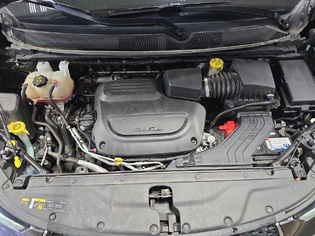 Used 2023 Chrysler Pacifica Touring-L FWD image 32