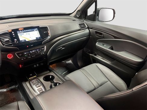 Used 2024 Honda Passport TrailSport image 25