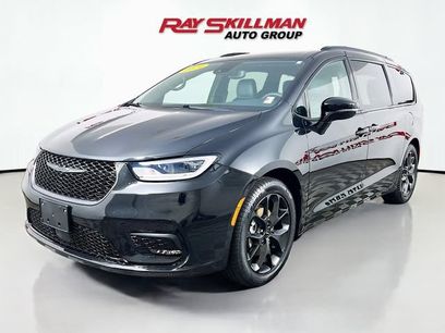 Used 2024 Chrysler Pacifica Limited w/ S Appearance Package