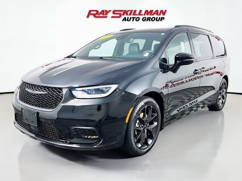 Used 2024 Chrysler Pacifica Limited w/ S Appearance Package FWD image 3
