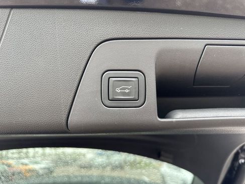 Used 2023 Buick Envision Avenir AWD/4WD image 31