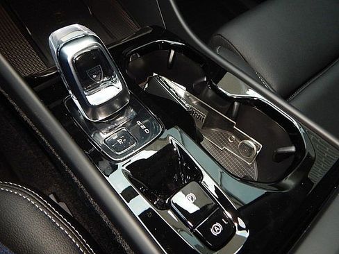 New 2026 Volvo XC40 B5 Plus w/ Protection Package Premier image 17