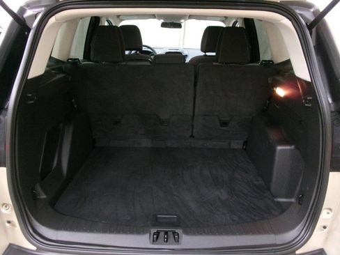 Used 2017 Ford Escape SE w/ Equipment Group 201A image 28