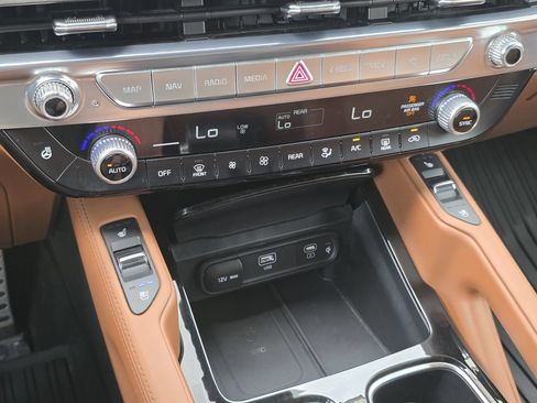 Used 2025 Kia Telluride SX Prestige X-Pro AWD/4WD image 11