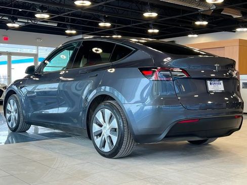 Used 2023 Tesla Model Y 2WD image 5