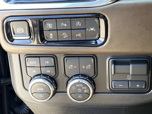 Used 2026 GMC Yukon XL Denali Ultimate AWD/4WD image 24