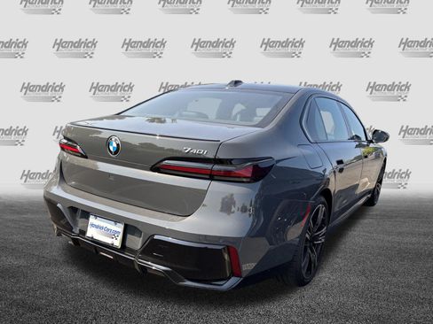 Used 2023 BMW 740i w/ Parking Assistance Package RWD image 11