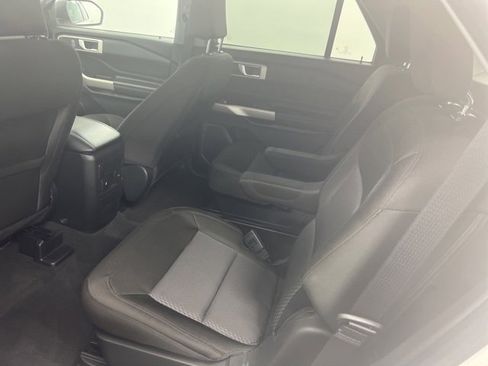 Used 2022 Ford Explorer XLT image 11