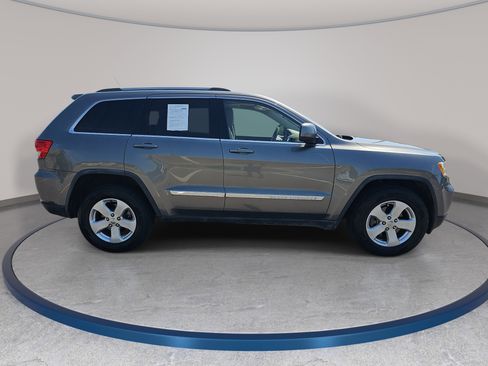 Used 2011 Jeep Grand Cherokee Laredo RWD image 4