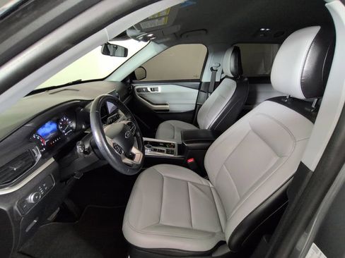 Used 2021 Ford Explorer XLT w/ Equipment Group 202A RWD image 8