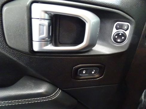 Used 2020 Jeep Wrangler Unlimited Sahara AWD/4WD image 3
